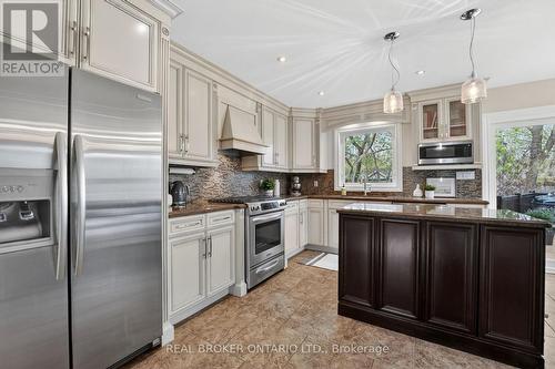 72 Morgon Avenue, Mississauga, ON - Indoor Photo Showing Kitchen With Upgraded Kitchen