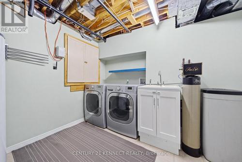 1644 Samuelson Circle, Mississauga, ON - Indoor Photo Showing Laundry Room