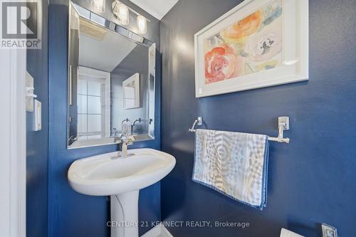 1644 Samuelson Circle, Mississauga, ON - Indoor Photo Showing Bathroom
