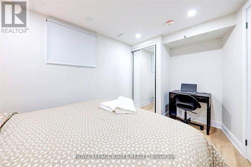 4023 Bishopstoke Lane, Mississauga, ON - Indoor Photo Showing Bedroom