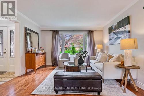 1067 Fair Birch Drive, Mississauga, ON - Indoor Photo Showing Living Room