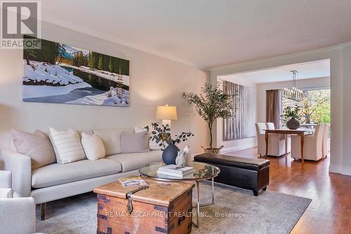 1067 Fair Birch Drive, Mississauga, ON - Indoor Photo Showing Living Room
