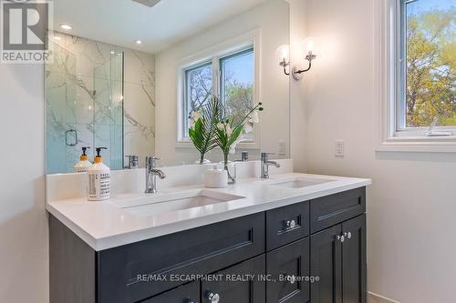 1067 Fair Birch Drive, Mississauga, ON - Indoor Photo Showing Bathroom