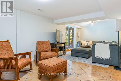1067 Fair Birch Drive, Mississauga, ON - Indoor Photo Showing Living Room