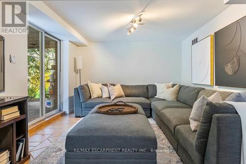 1067 Fair Birch Drive, Mississauga, ON - Indoor Photo Showing Living Room