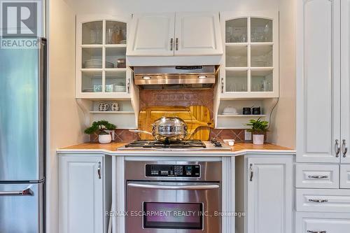 1067 Fair Birch Drive, Mississauga, ON - Indoor Photo Showing Kitchen
