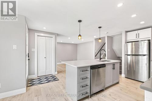 41 Helene Crescent, Waterloo, ON - Indoor Photo Showing Kitchen With Double Sink With Upgraded Kitchen