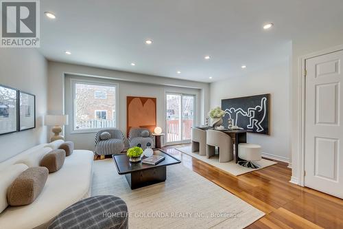 439 Bluesky Crescent, Mississauga, ON - Indoor Photo Showing Living Room