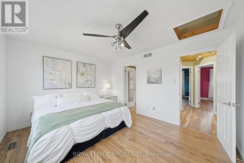 11 Tomahawk Drive, Grimsby, ON - Indoor Photo Showing Bedroom