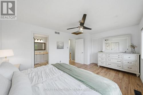 11 Tomahawk Drive, Grimsby, ON - Indoor Photo Showing Bedroom