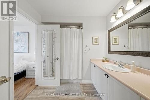 11 Tomahawk Drive, Grimsby, ON - Indoor Photo Showing Bathroom