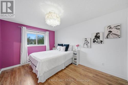 11 Tomahawk Drive, Grimsby, ON - Indoor Photo Showing Bedroom