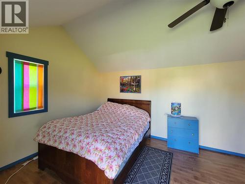218 10Th Avenue, Keremeos, BC - Indoor Photo Showing Bedroom