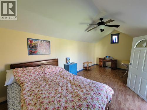 218 10Th Avenue, Keremeos, BC - Indoor Photo Showing Bedroom