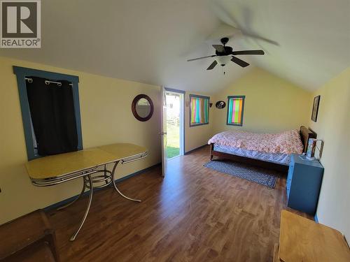 218 10Th Avenue, Keremeos, BC - Indoor Photo Showing Bedroom