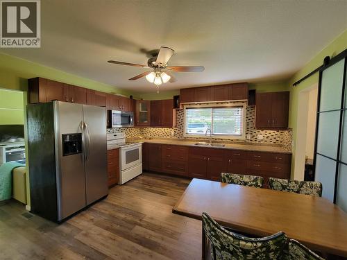 218 10Th Avenue, Keremeos, BC - Indoor Photo Showing Kitchen