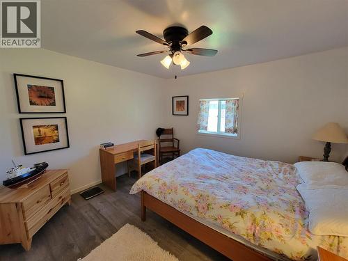 218 10Th Avenue, Keremeos, BC - Indoor Photo Showing Bedroom