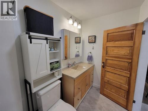 218 10Th Avenue, Keremeos, BC - Indoor