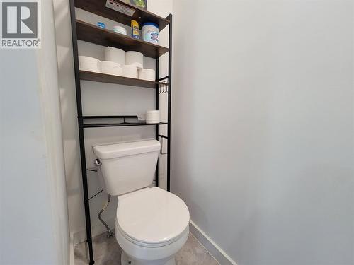 218 10Th Avenue, Keremeos, BC - Indoor Photo Showing Bathroom