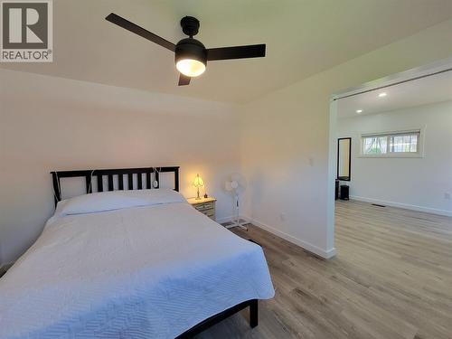 218 10Th Avenue, Keremeos, BC - Indoor Photo Showing Bedroom
