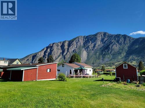 218 10Th Avenue, Keremeos, BC - Outdoor