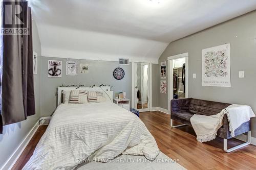 105 Hillview Street, Hamilton, ON - Indoor Photo Showing Bedroom