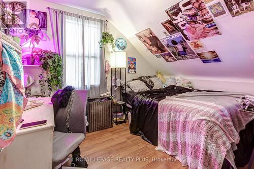 105 Hillview Street, Hamilton, ON - Indoor Photo Showing Bedroom