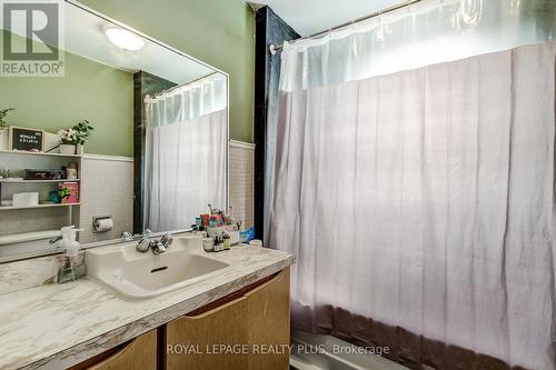 105 Hillview Street, Hamilton, ON - Indoor Photo Showing Bathroom