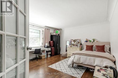 105 Hillview Street, Hamilton, ON - Indoor Photo Showing Bedroom