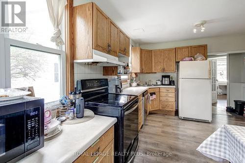 105 Hillview Street, Hamilton, ON - Indoor Photo Showing Kitchen