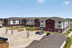 2212 2 Brighton Lane Steinbach, MB R5G 0X6