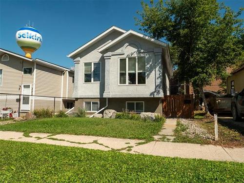 321 Mclean Ave, Selkirk, MB 