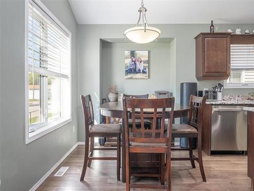 321 Mclean Ave, Selkirk, MB 
