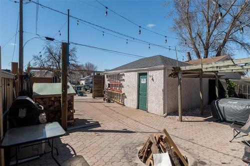 1136 Spruce St, Winnipeg, MB 