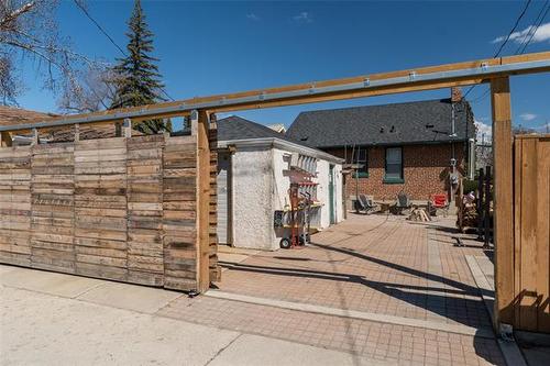 1136 Spruce St, Winnipeg, MB 