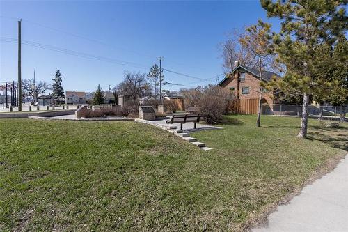 1136 Spruce St, Winnipeg, MB 