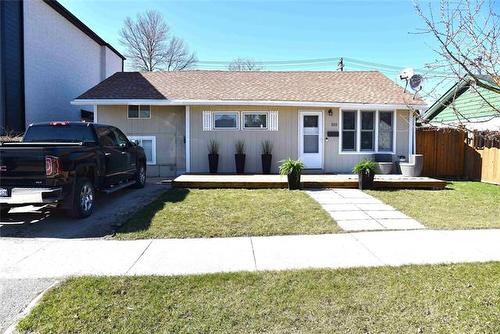 1111 Riverwood AVE  Winnipeg, MB R3T 1L5