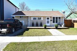 1111 Riverwood AVE  Winnipeg, MB R3T 1L5