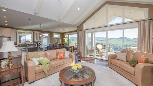 4300 Camelback Way, Vernon, BC - Indoor Photo Showing Living Room