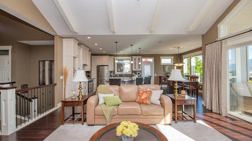 4300 Camelback Way, Vernon, BC - Indoor Photo Showing Living Room