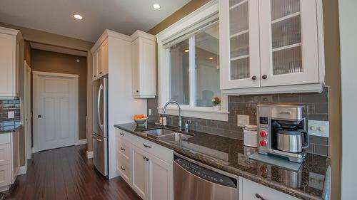 4300 Camelback Way, Vernon, BC - Indoor Photo Showing Kitchen With Double Sink