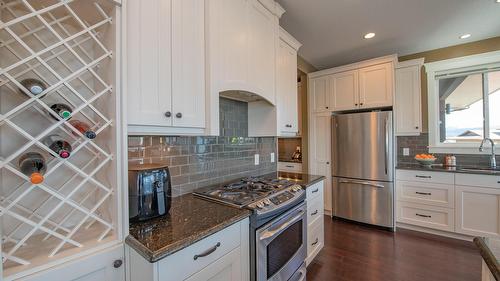 4300 Camelback Way, Vernon, BC - Indoor Photo Showing Kitchen