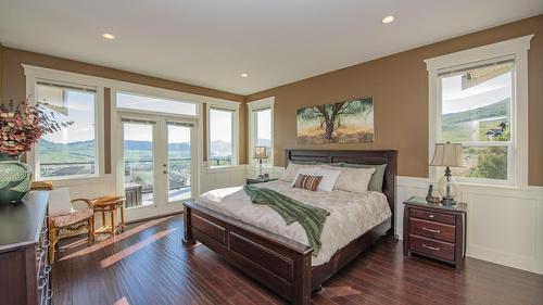 4300 Camelback Way, Vernon, BC - Indoor Photo Showing Bedroom