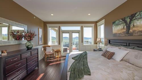 4300 Camelback Way, Vernon, BC - Indoor Photo Showing Bedroom