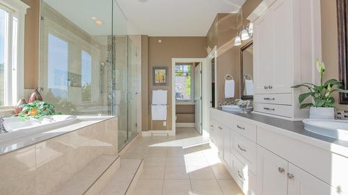 4300 Camelback Way, Vernon, BC - Indoor Photo Showing Bathroom