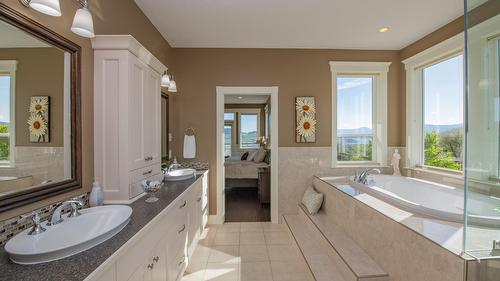 4300 Camelback Way, Vernon, BC - Indoor Photo Showing Bathroom