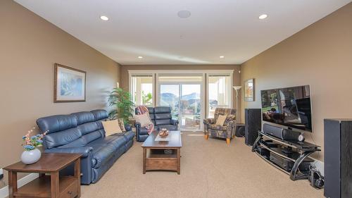 4300 Camelback Way, Vernon, BC - Indoor Photo Showing Living Room