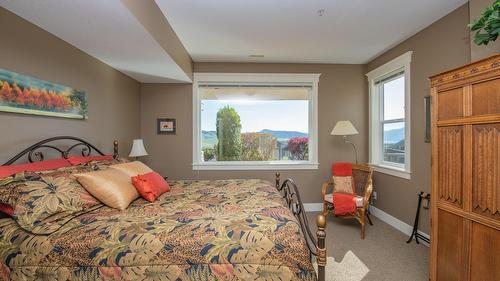 4300 Camelback Way, Vernon, BC - Indoor Photo Showing Bedroom