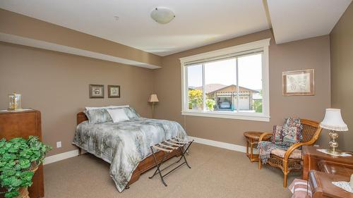 4300 Camelback Way, Vernon, BC - Indoor Photo Showing Bedroom