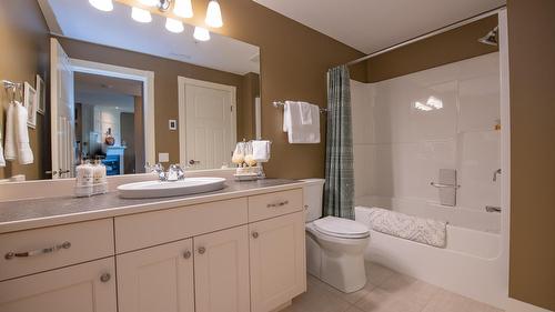 4300 Camelback Way, Vernon, BC - Indoor Photo Showing Bathroom